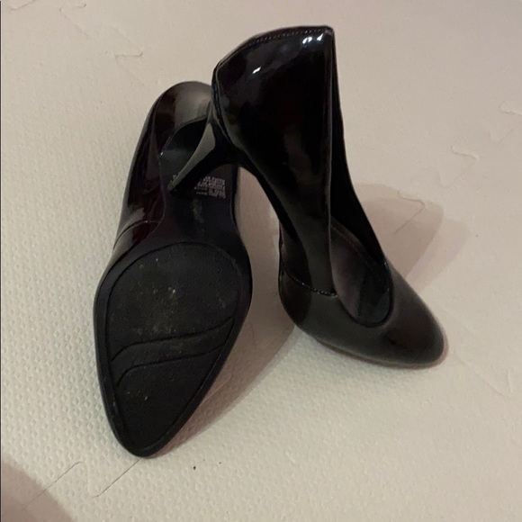 Black Closed Toe Heels - Picture 4 of 4